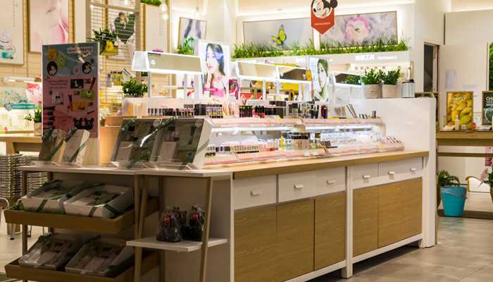 冬天要涂防晒霜还是隔离霜 冬天要涂防晒霜还是隔离霜