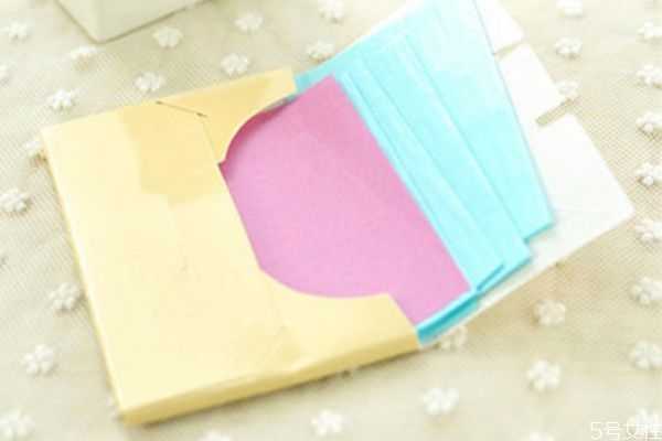 纸巾擦脸真的好吗?用吸油纸会破坏肌肤水油平衡吗 纸巾擦脸真的好吗?用吸油纸会破坏肌肤水油平衡吗