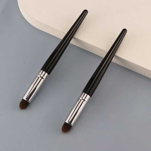 遮瑕刷和唇刷通用吗