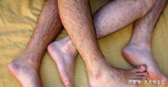 为何有些男性腿毛旺盛，有些却很稀少？或与5因素有关，来看看吧 