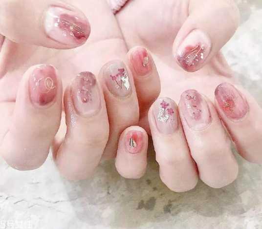 晕染美甲怎么做？梦幻星座美甲教程