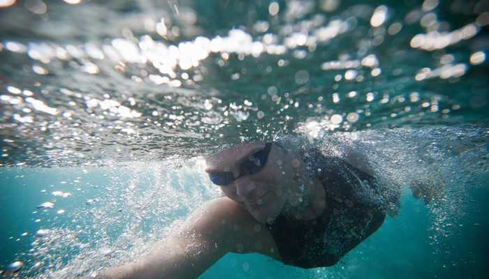 电镀泳镜和透明泳镜的区别