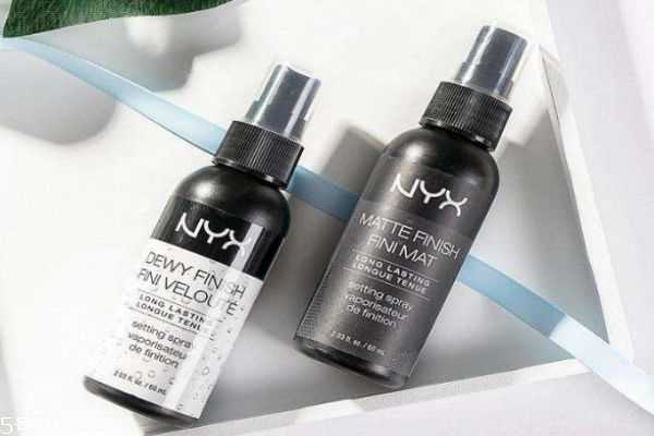 定妆喷雾好用还是散粉好用？选定妆喷雾还是散粉