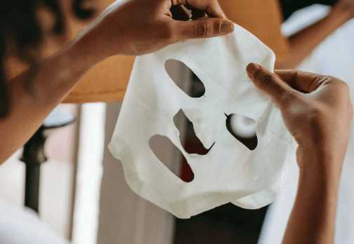 敷面膜前需要用水和精华液吗