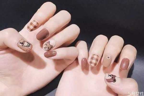 涂甲油胶的正确顺序 涂甲油胶的正确顺序