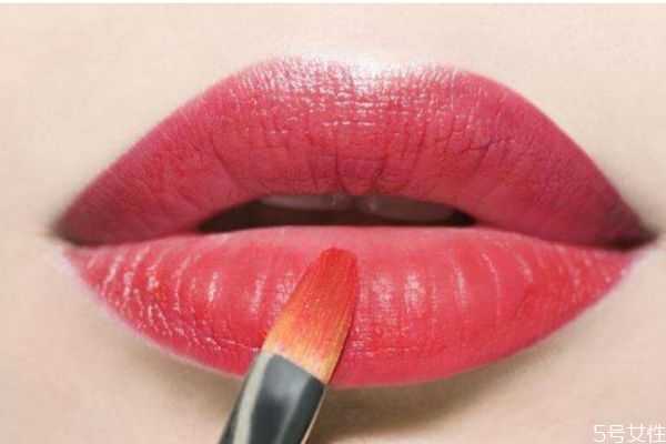 口红粘毛怎么办?怎么解决口红粘毛 口红粘毛怎么办?怎么解决口红粘毛