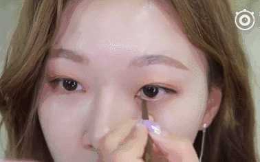 内双眼皮画眼妆技巧 先画眼妆还是先贴双眼皮贴