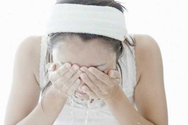 游泳能不能化妆？游泳可以化妆吗