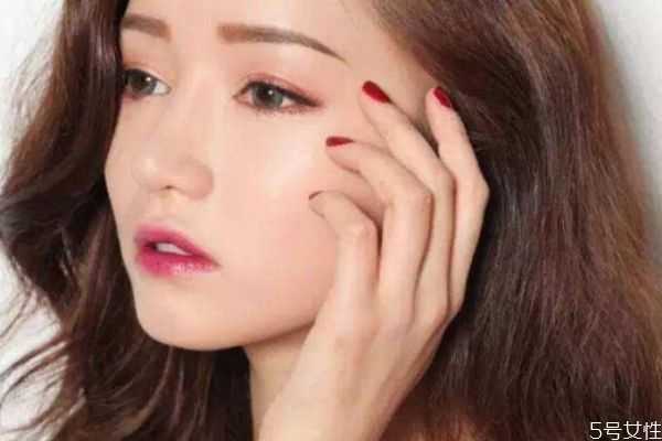 怎样画出干净的底妆？底妆怎样画自然服帖