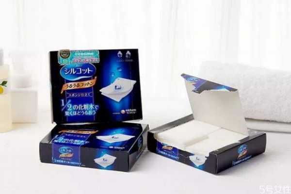 化妆棉会把爽肤水吸走吗?擦爽肤水一定要用化妆棉吗 化妆棉会把爽肤水吸走吗?擦爽肤水一定要用化妆棉吗