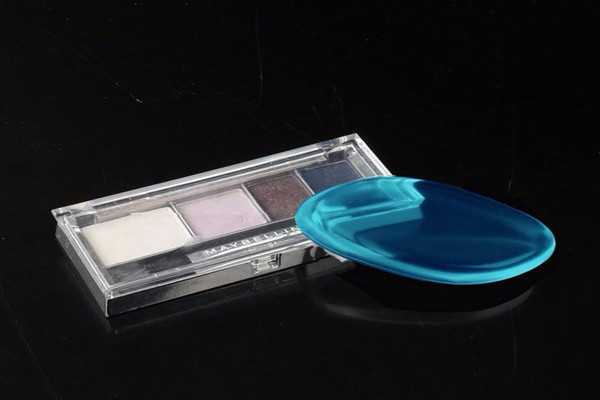 硅胶粉扑适合用干粉吗？涂干粉用刷子还是粉扑好