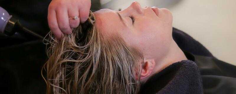 用错沐浴露洗头怎么办 用错沐浴露洗头怎么办