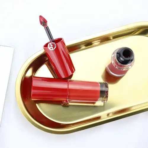 唇彩成分越多越好吗