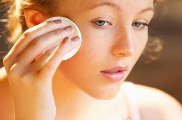 毛孔堵塞应该怎么化妆