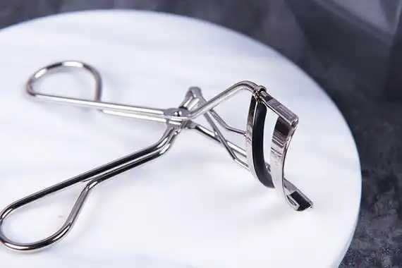 加热睫毛夹对睫毛有伤害吗