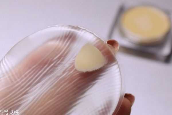 硅胶粉扑上的薄膜有什么用处？硅胶粉扑特点