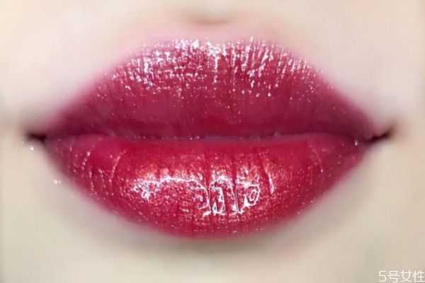 阿玛尼唇釉502黑管是什么颜色?阿玛尼黑管502试色 阿玛尼唇釉502黑管是什么颜色?阿玛尼黑管502试色