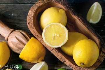 油性皮肤用什么精华液好