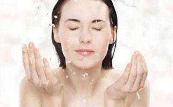 怎样用牛奶洗脸