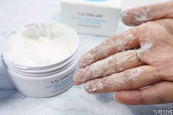 磨砂膏用完要洗掉吗?磨砂膏用完后多久后洗 磨砂膏用完要洗掉吗?磨砂膏用完后多久后洗