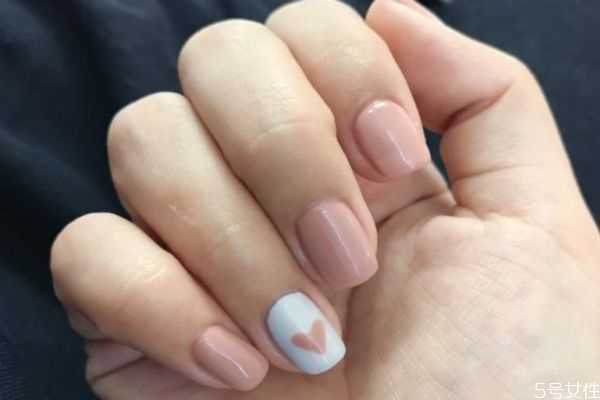 甲油胶用什么灯能照干 甲油胶用什么灯能照干