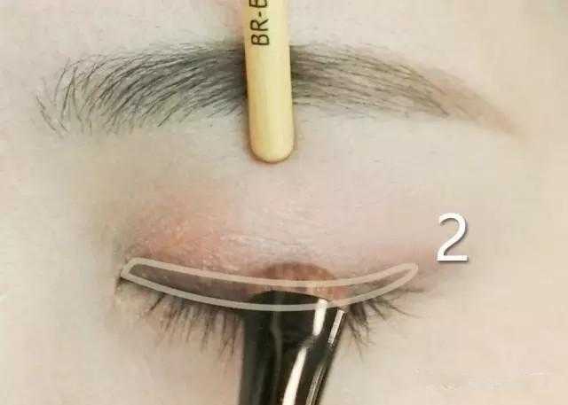 眼影怎么画好看又自然又漂亮?超实用的眼影画法分享