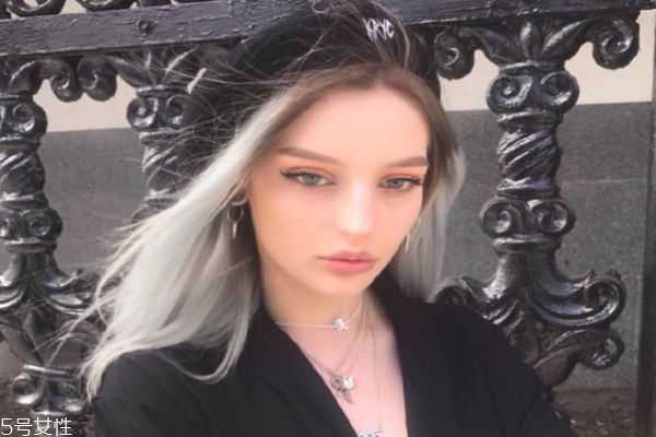 脸部严重缺水怎么补水