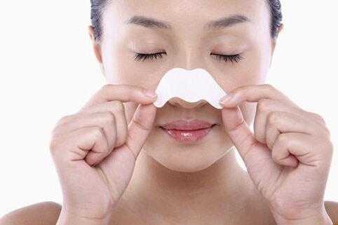 用盐搓鼻头可不可以去黑头?用盐搓鼻子有什么好处 用盐搓鼻头可不可以去黑头?用盐搓鼻子有什么好处