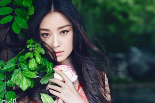 第一次用化妆水怎么选?3个方法让基础护肤不踩雷 第一次用化妆水怎么选?3个方法让基础护肤不踩雷