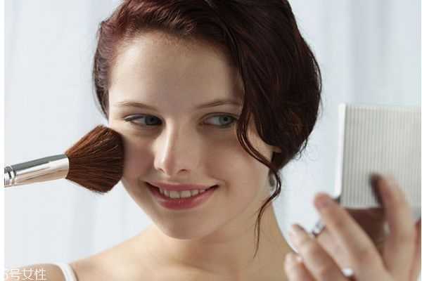 腮红怎么上？腮红的画法