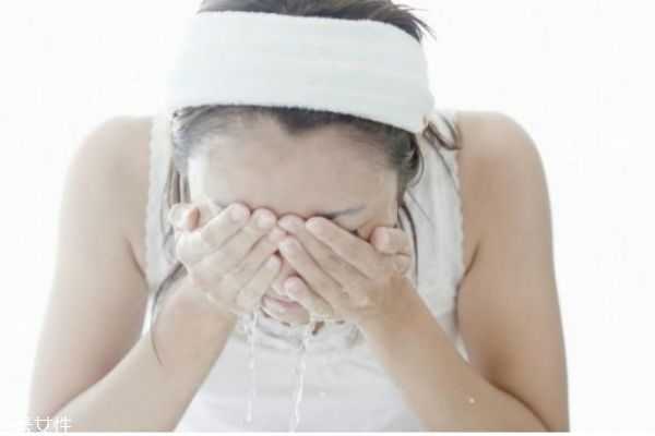 洁面膏和洁面啫喱的区别