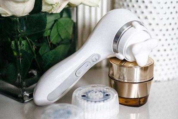 洁面仪要用泡沫洗面奶吗 洁面仪要不要买