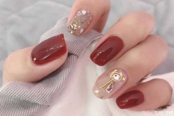 卸甲水能卸掉烤过的美甲吗 卸甲水能卸掉烤过的美甲吗