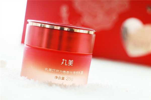 丸美眼霜哪款好用？丸美眼霜正确使用方法