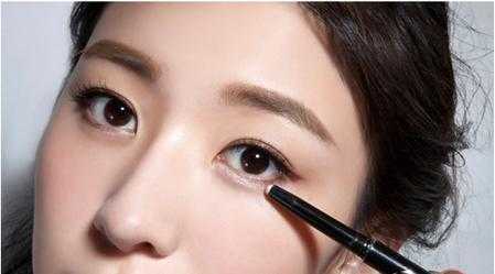 眼影怎么选择适合自己的 眼影如何搭配颜色