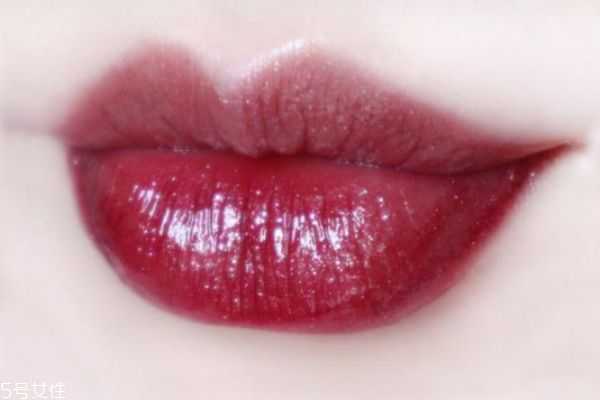 阿玛尼唇釉怎么涂均匀？阿玛尼唇釉正确涂抹方法