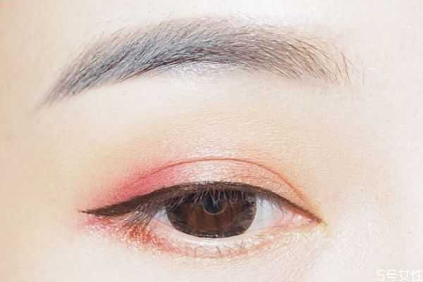 画下眼线要用眼线笔还是眼线液 画下眼线技巧
