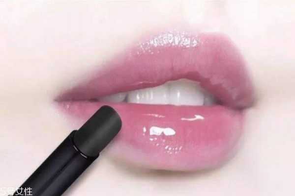 涂口红的正确步骤 唇妆的误区