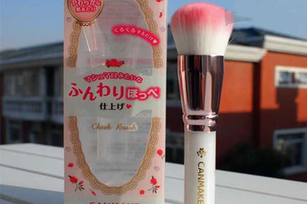 适合新手用的腮红刷有哪些?三款适合新手用的腮红刷推荐 适合新手用的腮红刷有哪些?三款适合新手用的腮红刷推荐