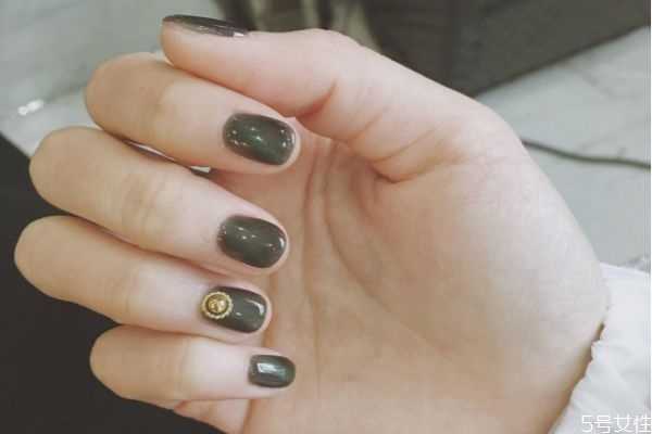 猫眼石美甲的做法是什么？秋冬适合的猫眼美甲有哪些
