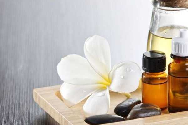 护肤精油可以抹头发吗