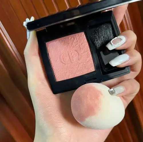 同款腮红效果一样吗 同款腮红效果一样吗