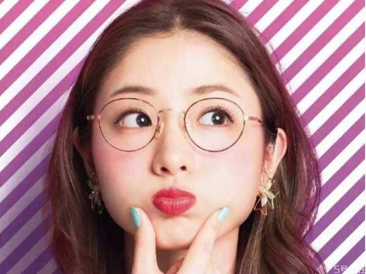 戴眼镜怎么化眼妆