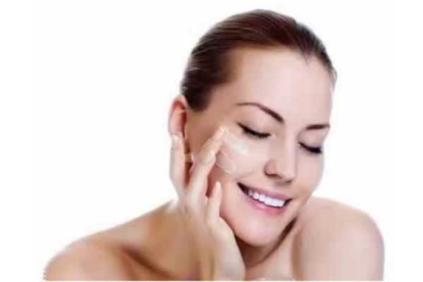 抗衰老精华白天要用吗