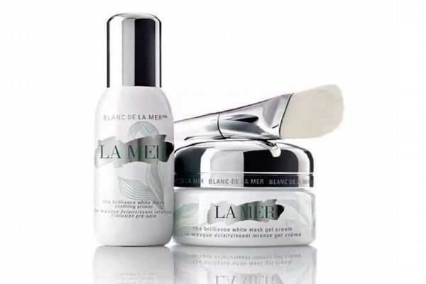 精华液的用量是多少？精华液涂多少合适