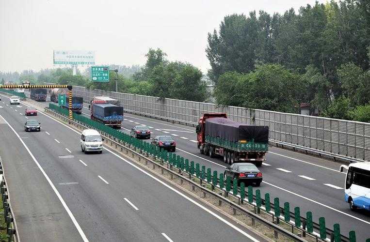 向右变道打什么转向灯