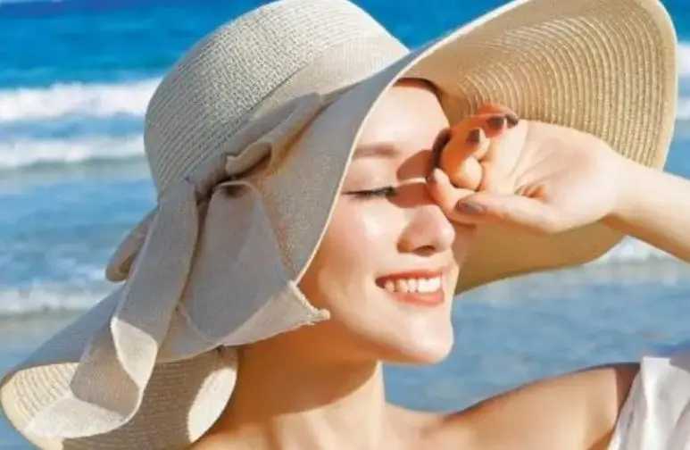 下雨天化妆可以不涂防晒吗?答案呼之欲出 下雨天化妆可以不涂防晒吗?答案呼之欲出