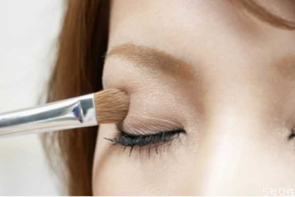 短圆眼用什么颜色眼影？下面这些眼妆技巧你要知道