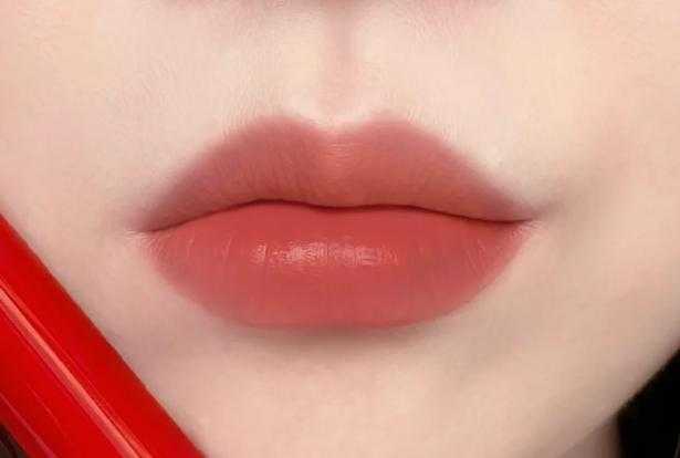 2024年新款口红热门色号推荐，让你的肤色更显白皙气质出众