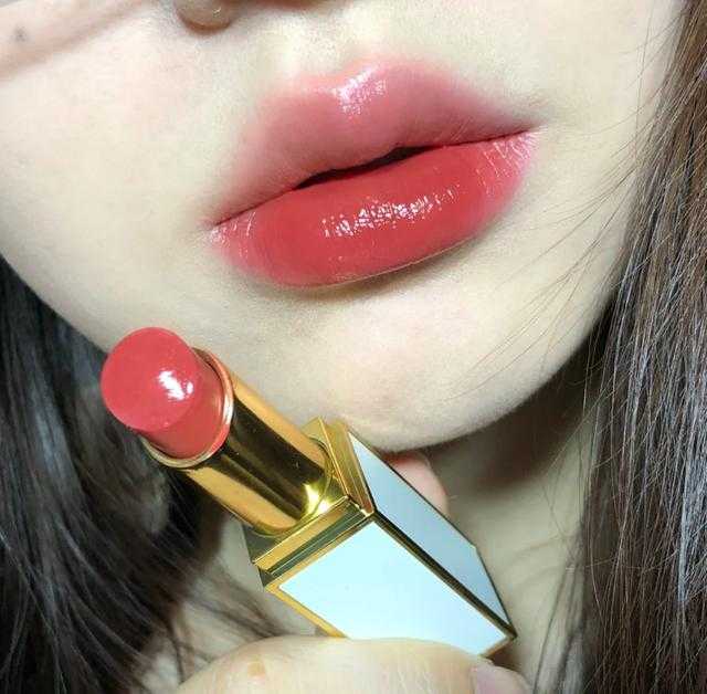 2024年新款口红热门色号推荐，让你的肤色更显白皙气质出众